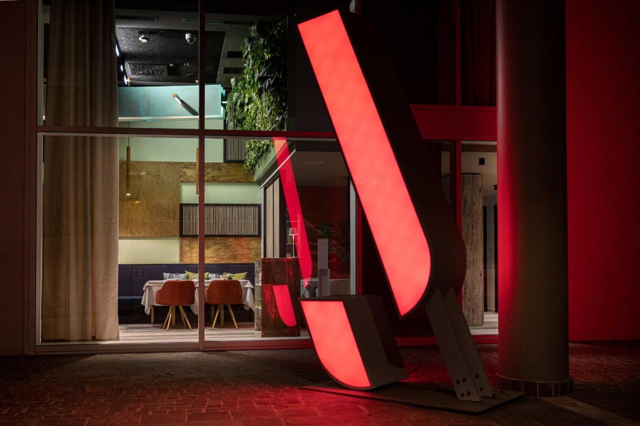 J44 Lifestyle Hotel Lido di Jesolo Bagian luar foto The restaurant