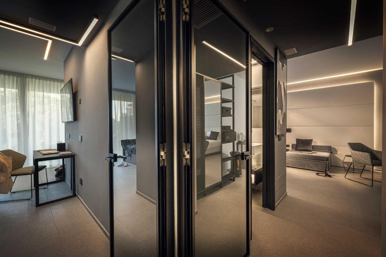 J44 Lifestyle Hotel Lido di Jesolo Bagian luar foto Suite