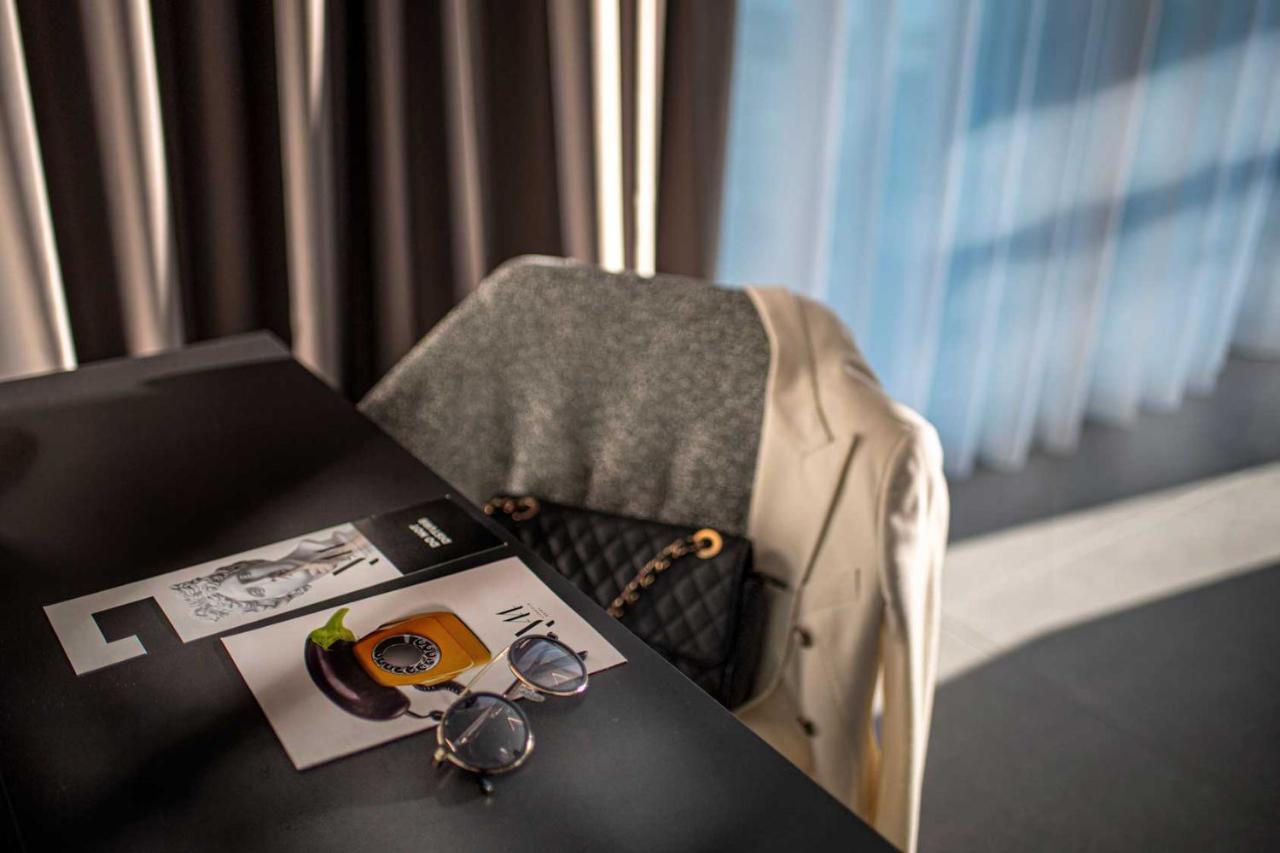J44 Lifestyle Hotel Lido di Jesolo Bagian luar foto A room at the hotel