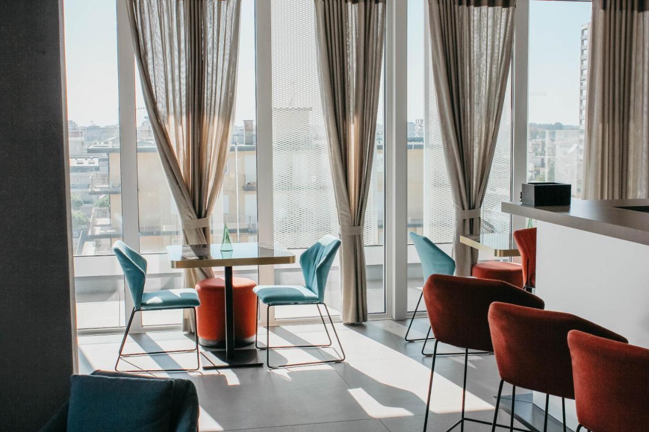 J44 Lifestyle Hotel Lido di Jesolo Bagian luar foto The Sky Bar
