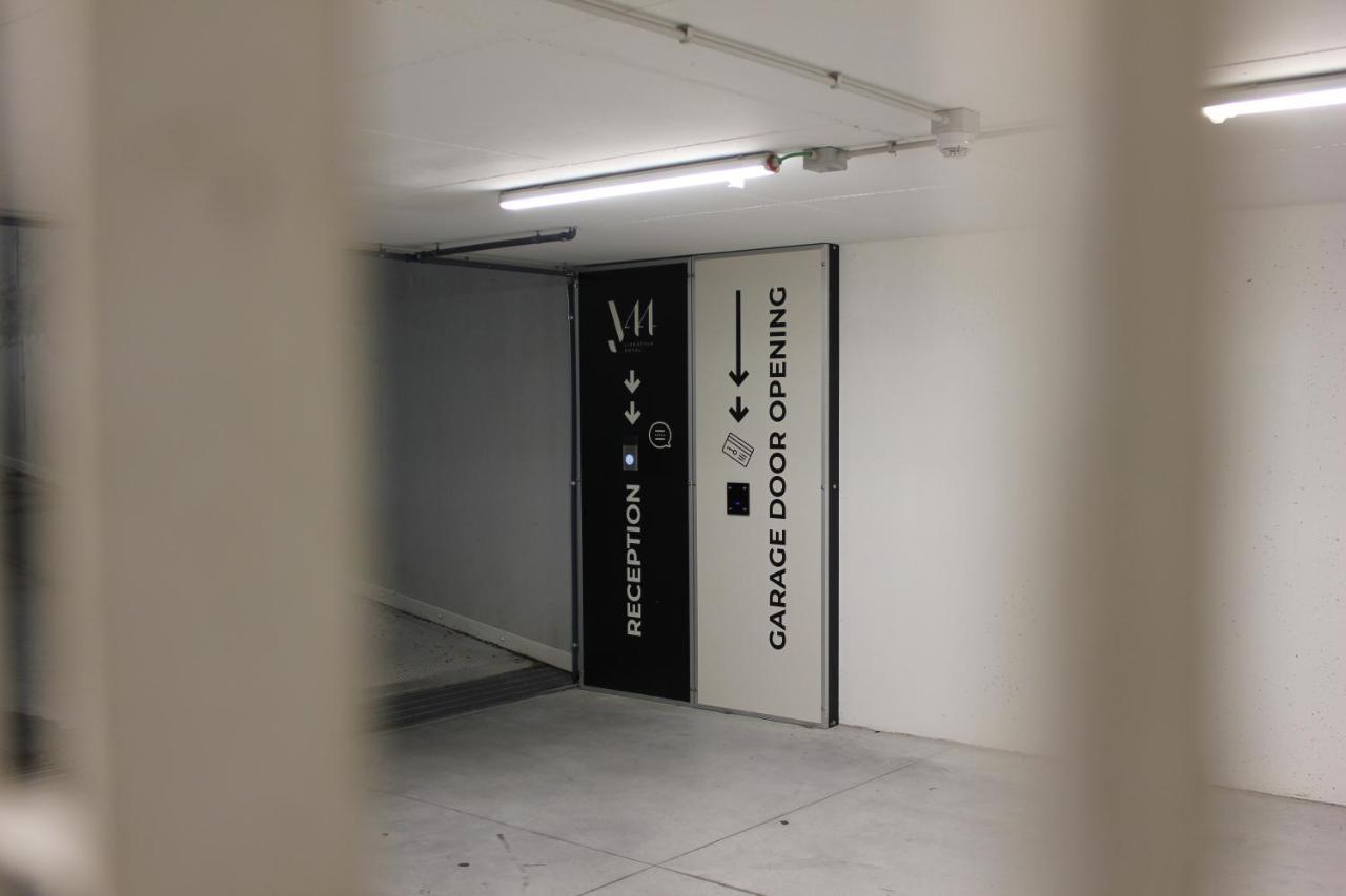 J44 Lifestyle Hotel Lido di Jesolo Bagian luar foto Automatic door