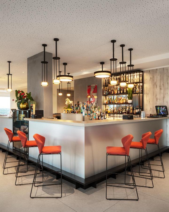 J44 Lifestyle Hotel Lido di Jesolo Bagian luar foto The bar at the lounge