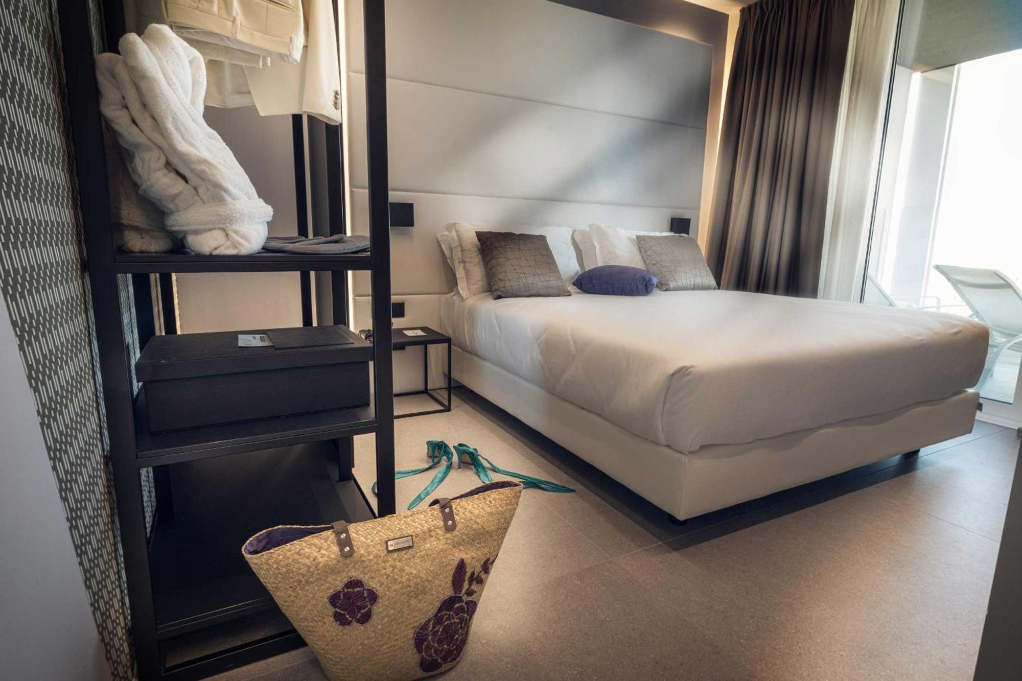 J44 Lifestyle Hotel Lido di Jesolo Bagian luar foto