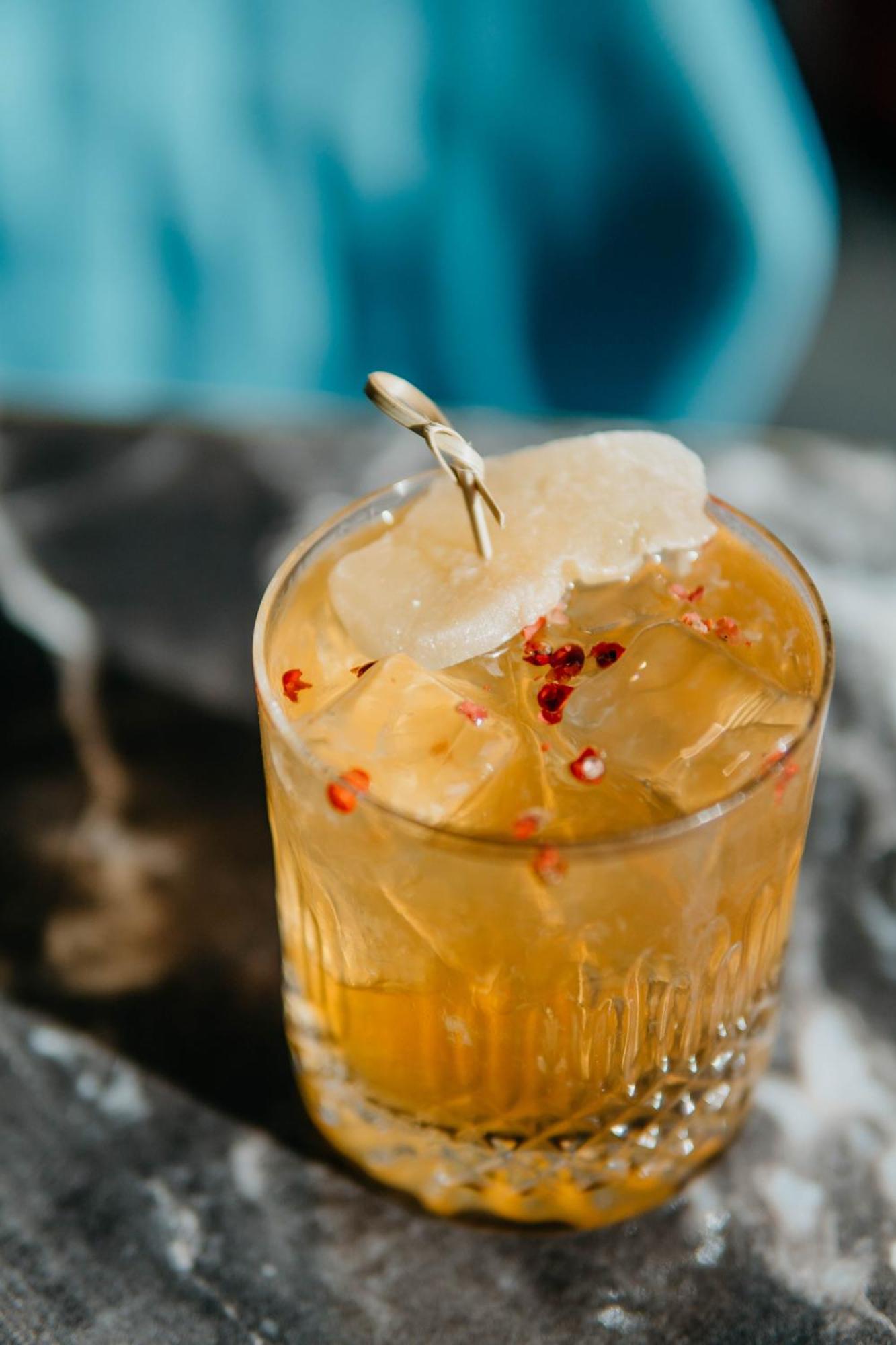 J44 Lifestyle Hotel Lido di Jesolo Bagian luar foto A maple bourbon old fashioned